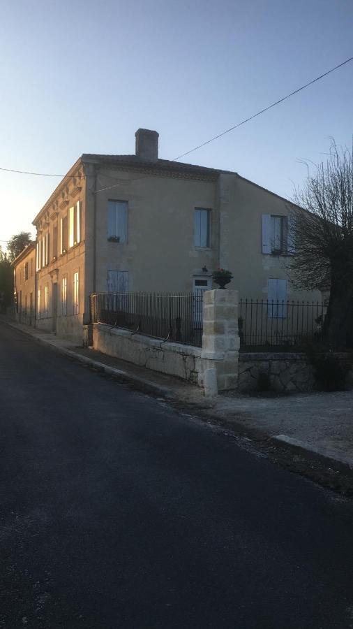 La Maison Blanche A Saint-Yzans-De-Medoc Acomodação com café da manhã Exterior foto