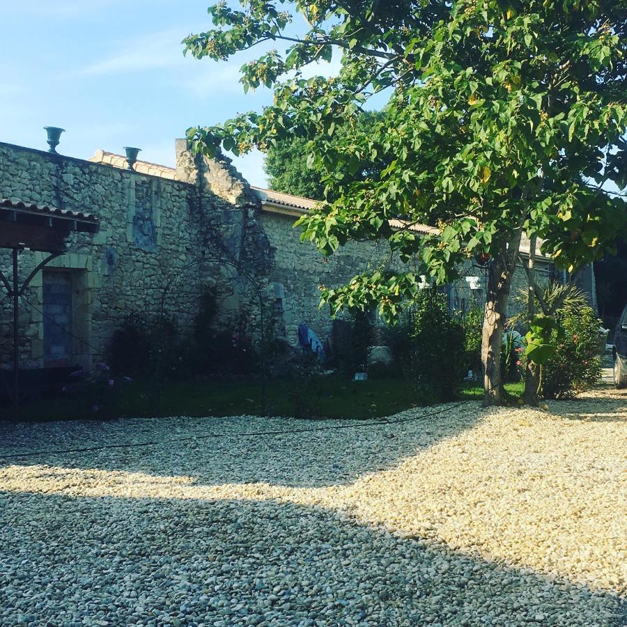 La Maison Blanche A Saint-Yzans-De-Medoc Acomodação com café da manhã Exterior foto